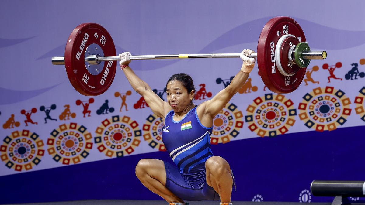 Mirabai Chanu Wins Silver at World weight lifting championships.